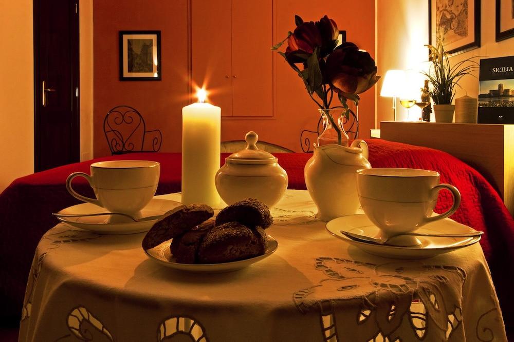 B&B Cortile Di Venere Trapani Buitenkant foto